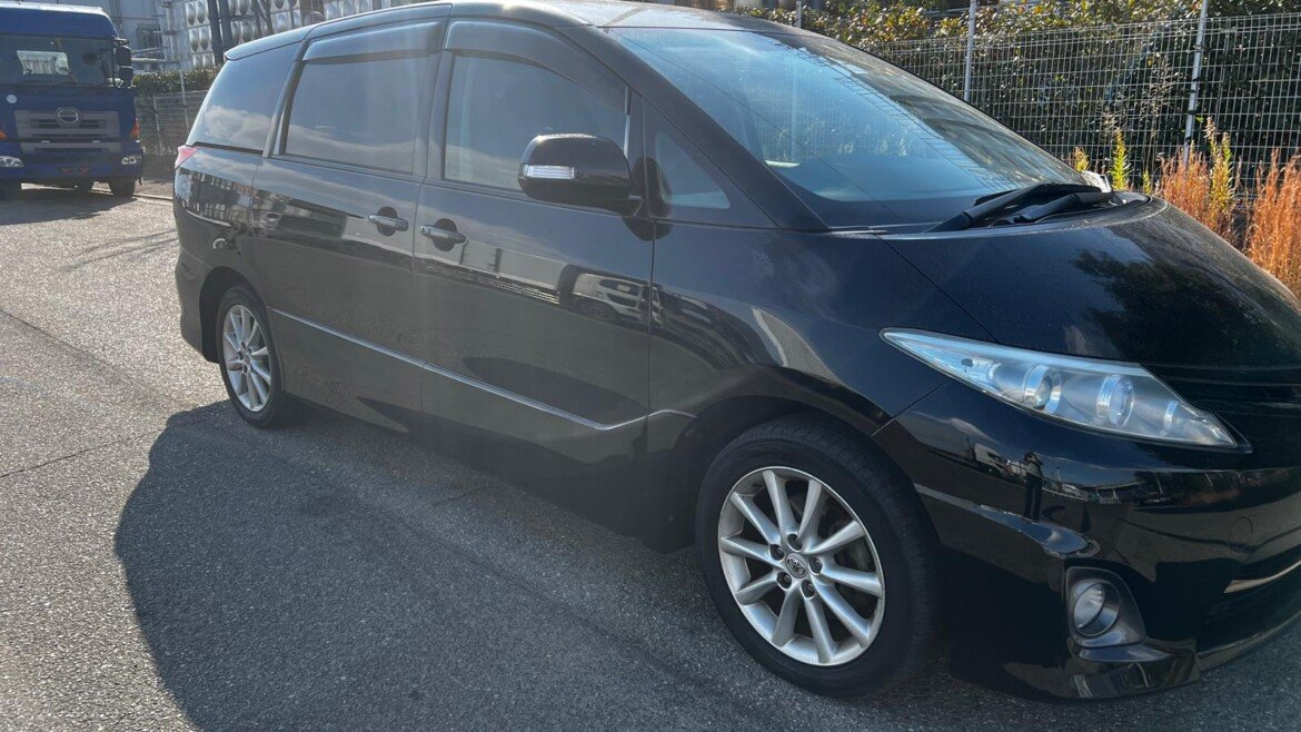Toyota Estima (2012)