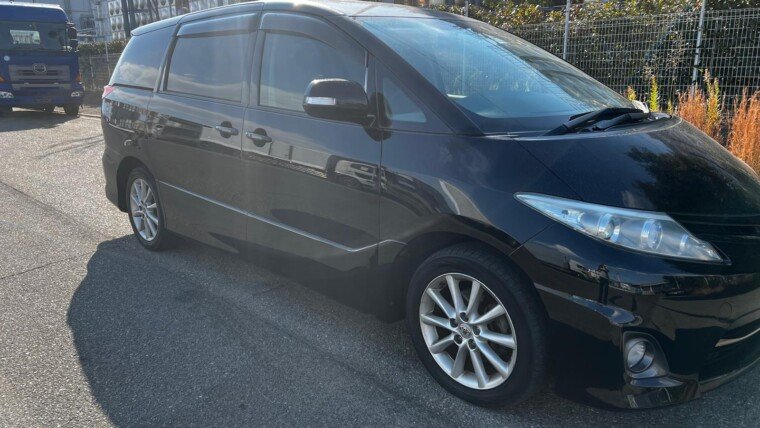 Toyota Estima (2012)