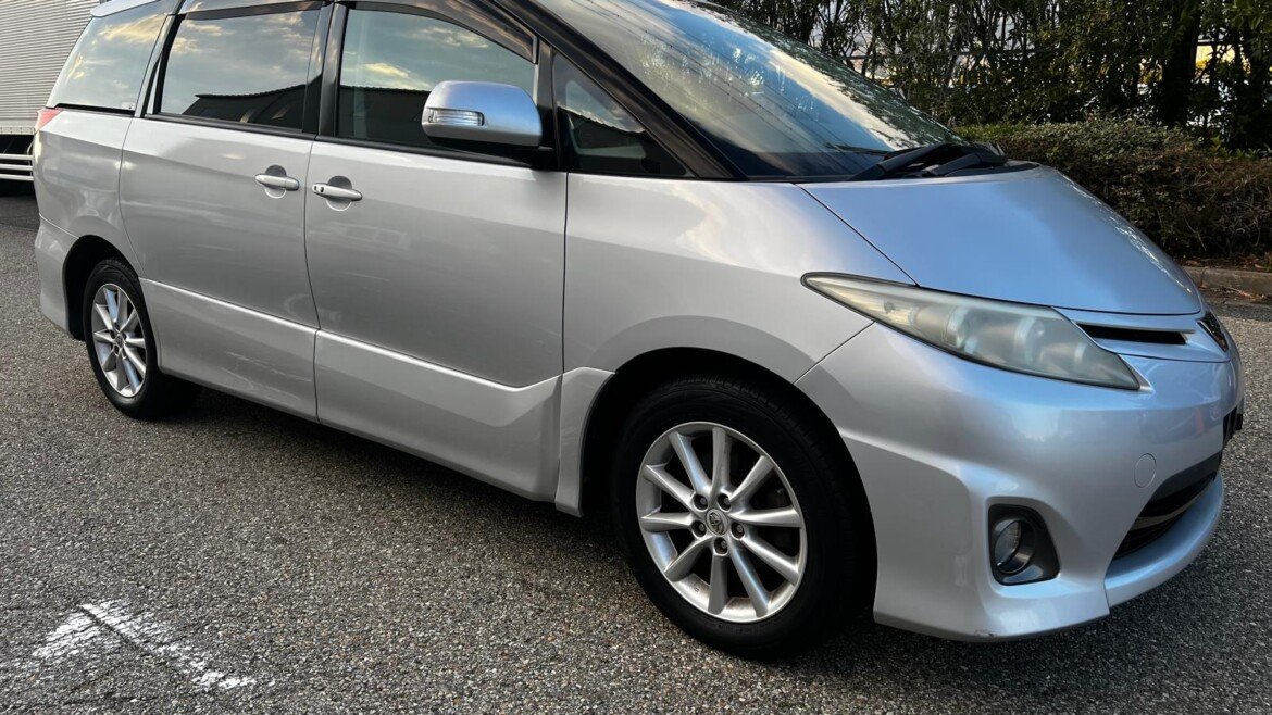 Toyota Estima-2011