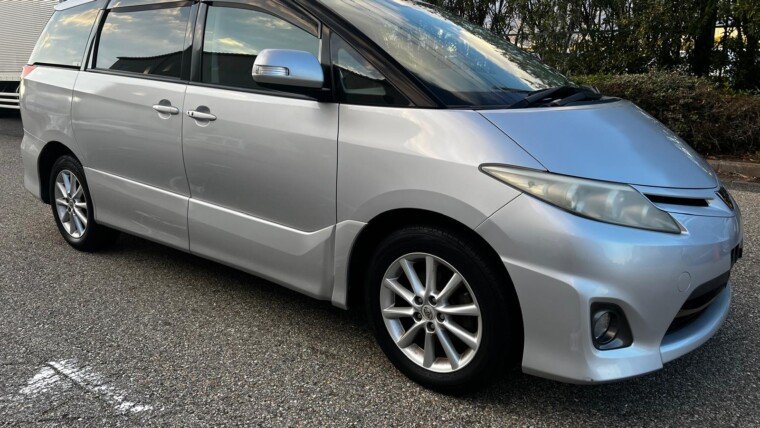 Toyota Estima-2011