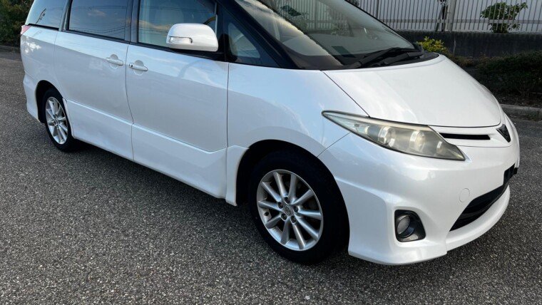 Toyota Estima-2012