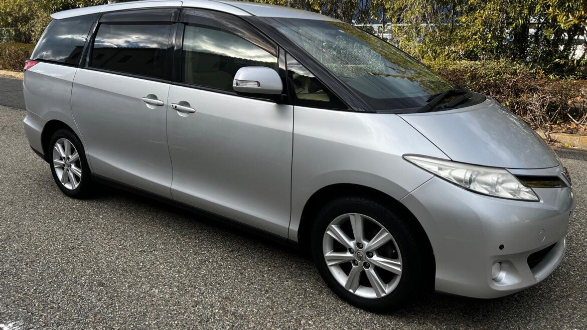 Toyota Estima (2013)