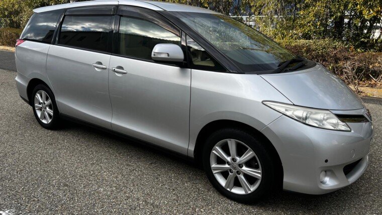 Toyota Estima (2013)