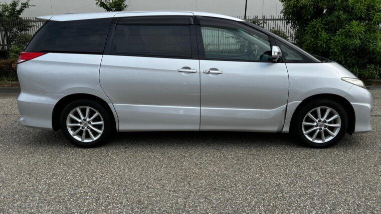 Toyota Estima (2011)
