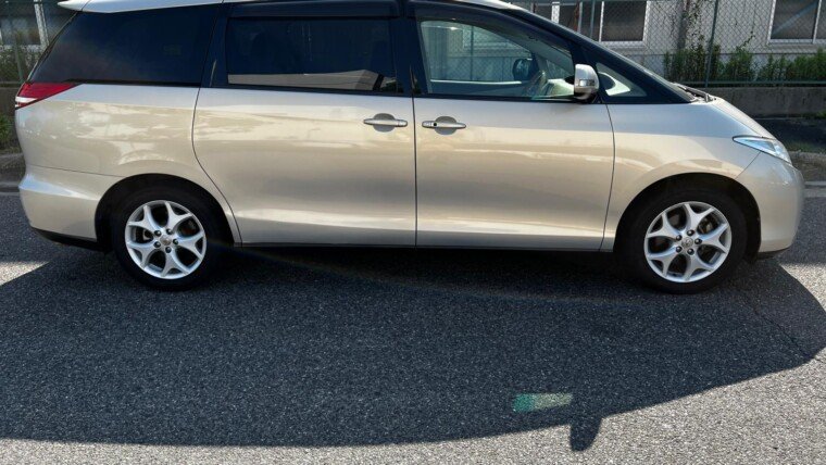 Toyota Estima (2008)
