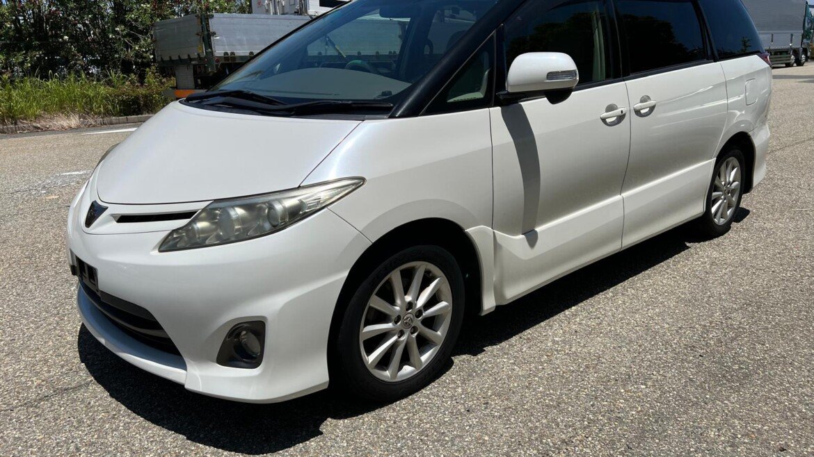 Toyota Estima (2011)