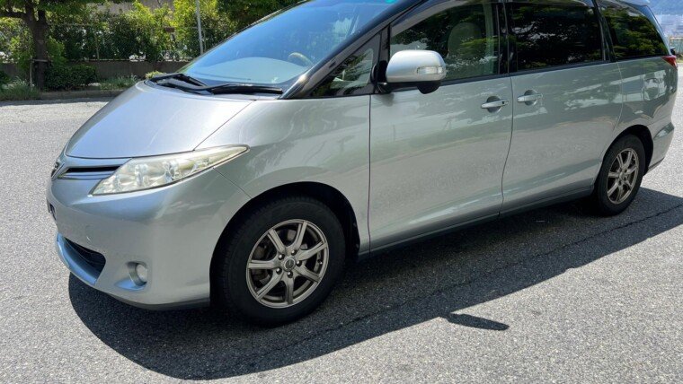 Toyota Estima (2009)