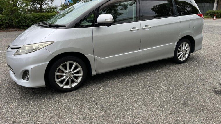 Toyota Estima (2010)
