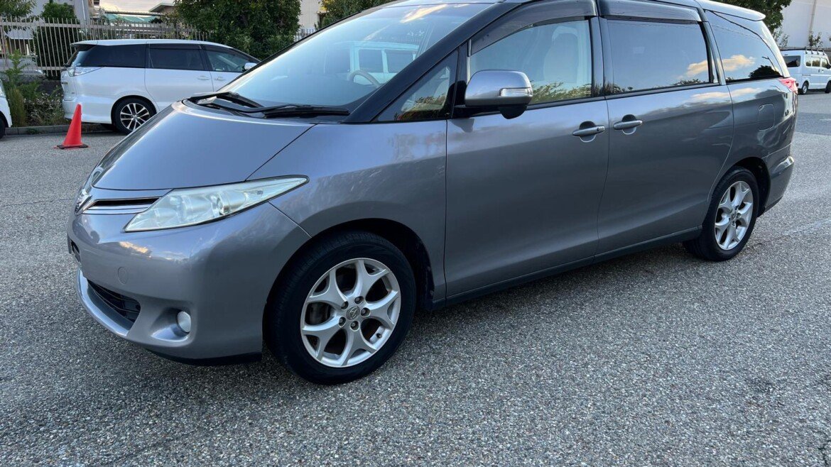 Toyota Estima (2013)