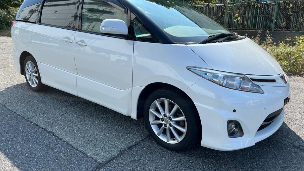 Toyota Estima (2010)