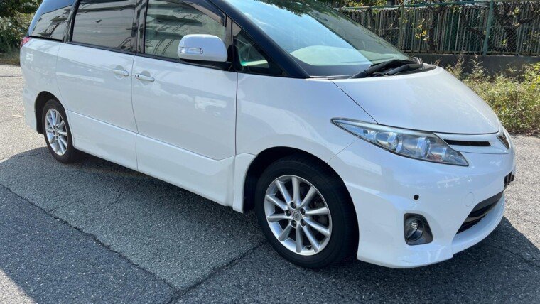 Toyota Estima (2010)