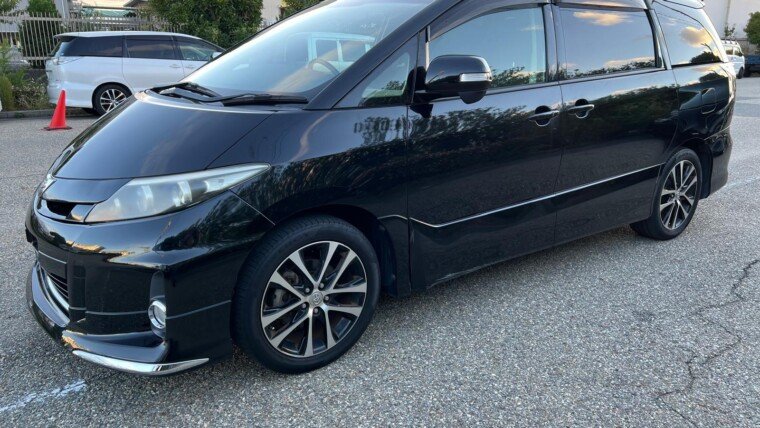 Toyota Estima (2012)