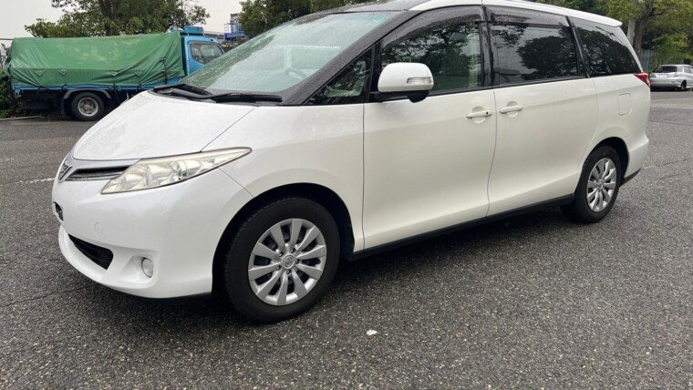 Toyota Estima (2010)