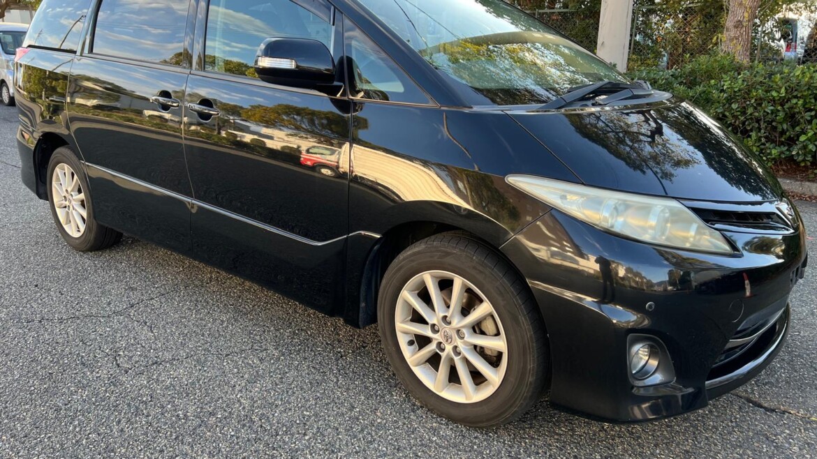 Toyota Estima (2011)