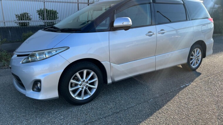 Toyota Estima (2010)
