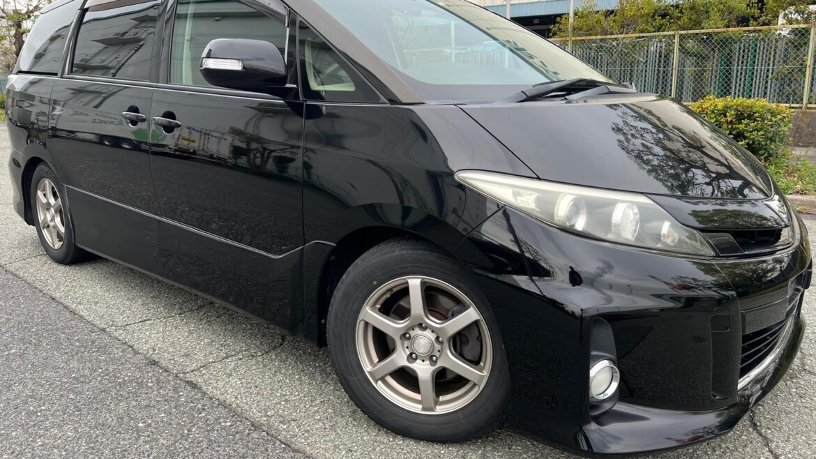 Toyota Estima (2012)