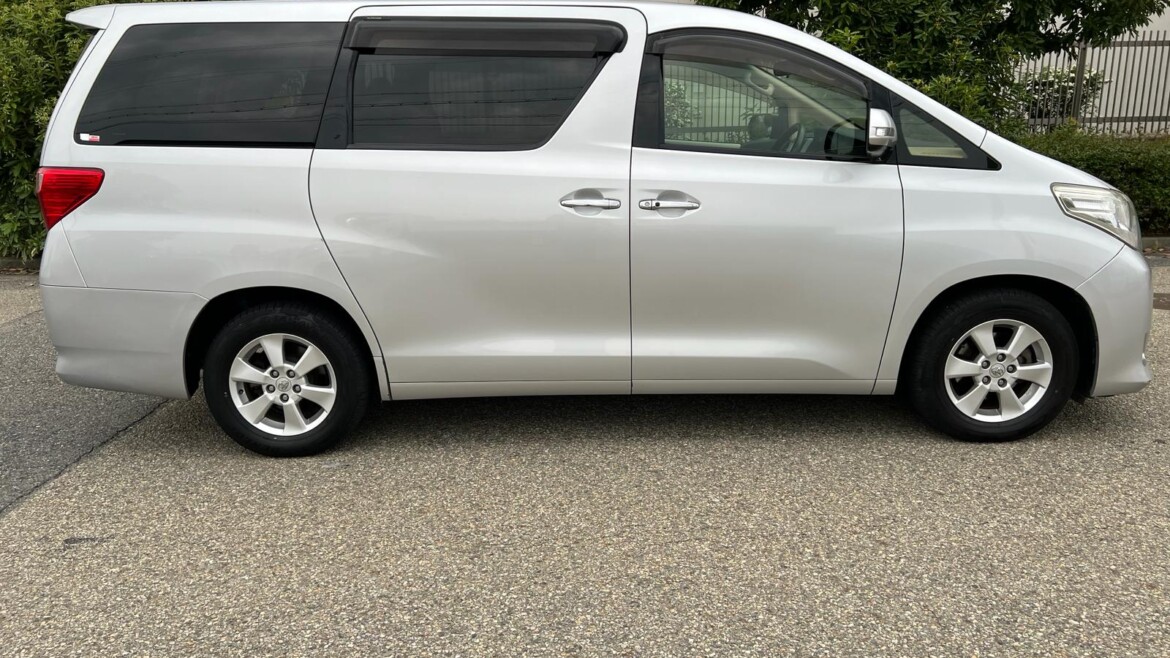 Toyota Alphard (2013)