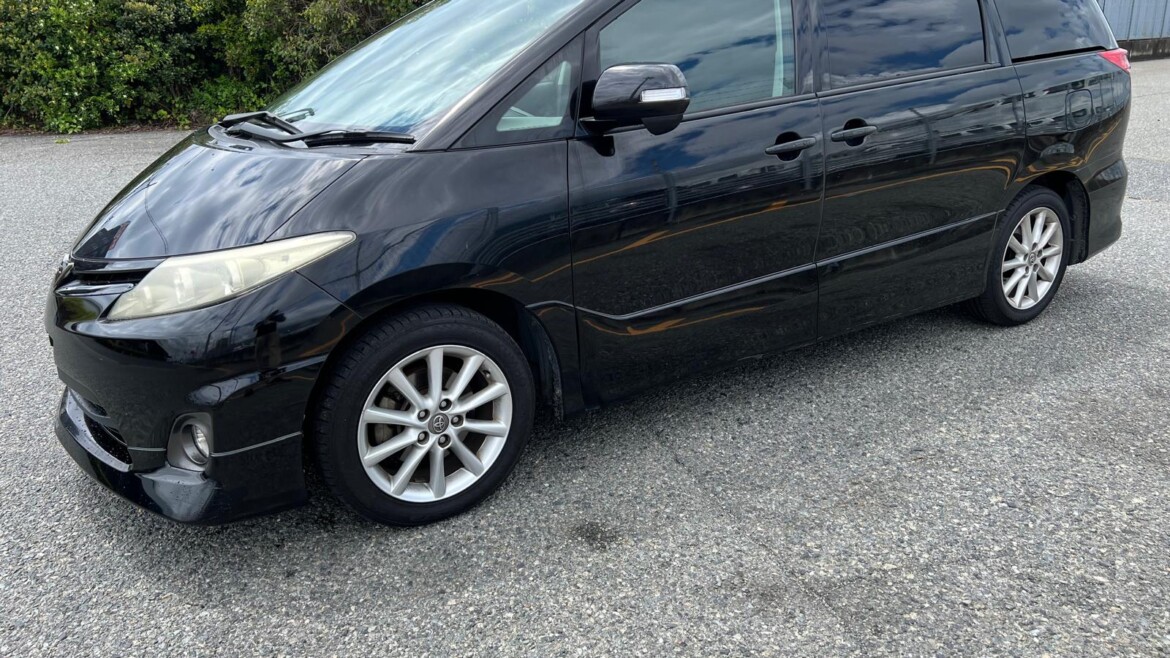Toyota Estima (2009)