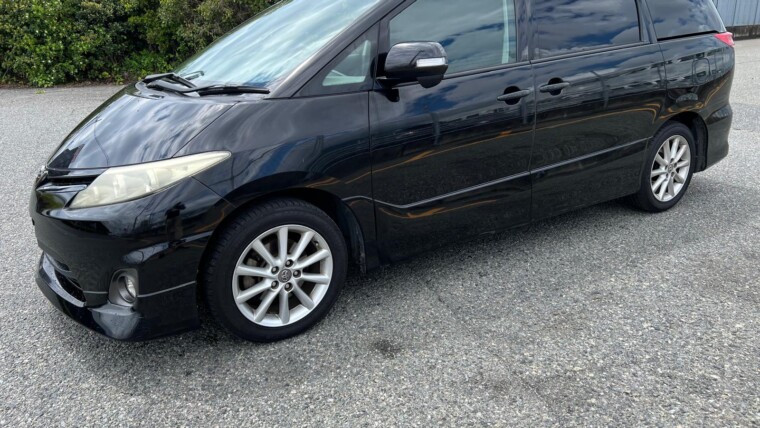 Toyota Estima (2009)