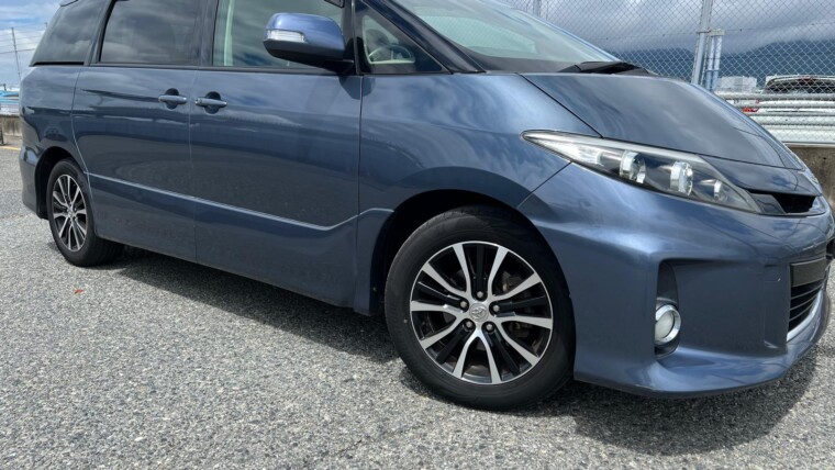 Toyota Estima (2012)